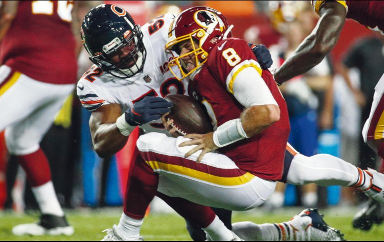 Khalil Mack (izq.) hizo ver su suerte a la ofensiva de los Redskins, al lograr dos capturas y un par de balones sueltos forzados. AP / P. Semansky