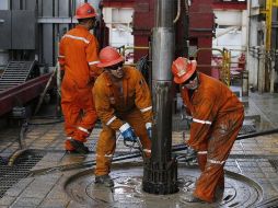 Para finales de diciembre se espera que se produzcan un millón 833 mil barriles cada día. AP / ARCHIVO