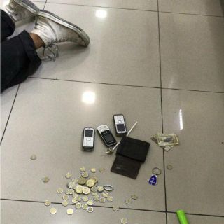 Detienen a presunto ladrón que se metió a un banco por el aire acondicionado