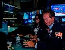 El Dow Jones bajó 142 puntos, a 26 mil 807 enteros, tras oscilar entre una ganancia de 130 puntos y una caída de 255. AFP/ARCHIVO
