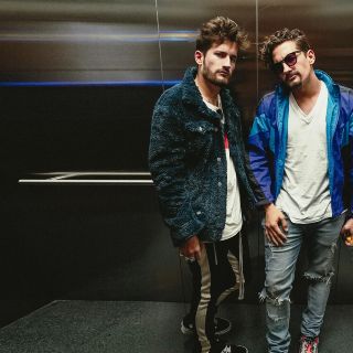 Aventúrate con Dos Desconocidas