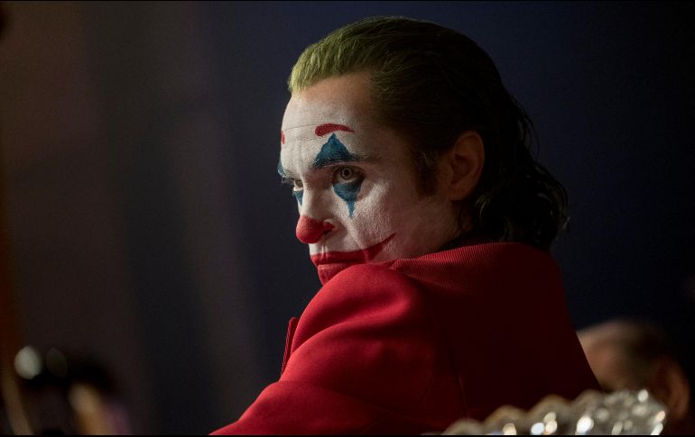 Para Joaquin Phoenix, quien encarna a “Joker”, no es responsabilidad del cineasta enseñar al público la moralidad o la diferencia entre lo correcto y lo incorrecto. ESPECIAL / Warner Bros. Pictures