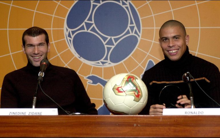 Ronaldo y Zidane formaron parte de los llamados ¨galácticos¨ en el Real Madrid. AP / ARCHIVO