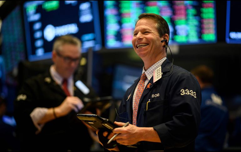 El Dow Jones subió 162 unidades, o 0.6%, y cerró en 26 mil 970 puntos. AFP/ARCHIVO