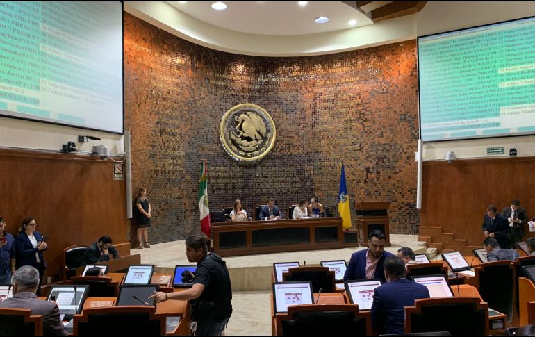 También se suprimió la intención de que autos foráneos, que no cuenten con seguro de daños a terceros, solicitaran un permiso provisional. TWITTER / @LegislativoJal