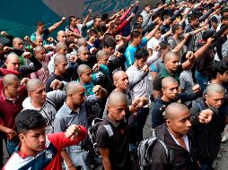 Estudiantes y parientes de los 43 protestan en la Ciudad de México para que se esclarezca el caso. AFP/A. Estrella