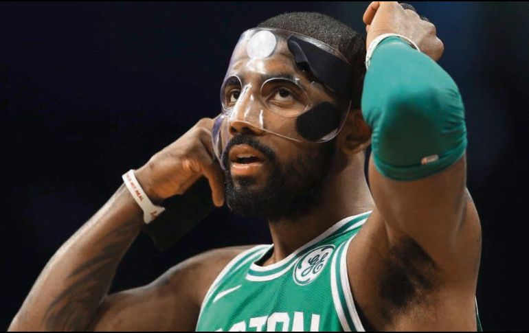 Irving ya usó una máscara hace un par de años tras sufrir una fractura en el rostro. AFP