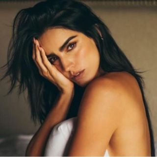 Bárbara de Regil se destapa y luce su figura en la cama