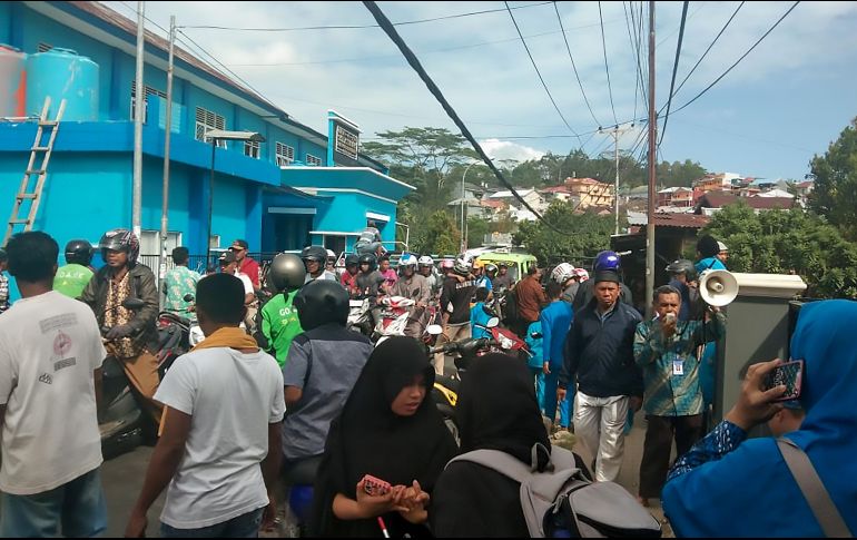 El terremoto causó la suspensión del servicio eléctrico en el centro de Ambon, parte de Wayame, Tulehu e Hitu. AFP/YUSNITA