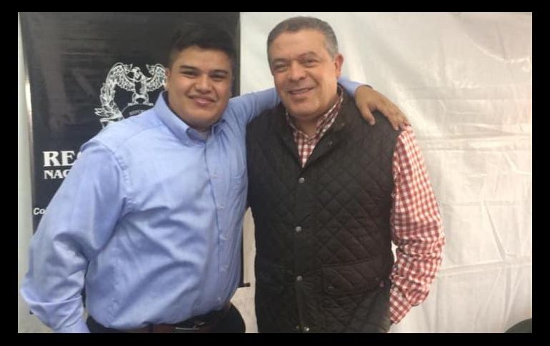 A pesar de los comentarios críticos en redes, el joven político (i) se muestra seguro de su mensaje. FACEBOOK/José Luis Gaviria Bedoya