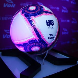 Liga MX presenta balón para ayudar en lucha contra cáncer