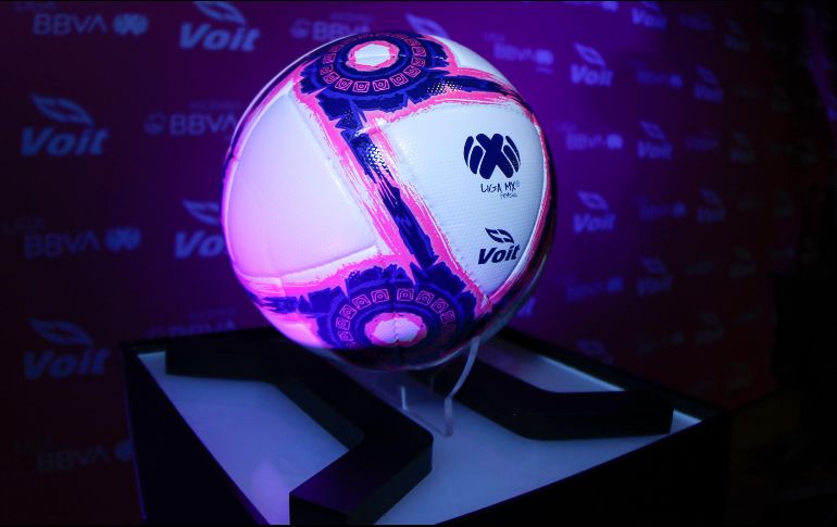 La Liga MX y Ascenso MX unieron esfuerzos con la marca Voit para dar a conocer el esférico que se caracteriza por sus vivos rosas y azules. Imago7