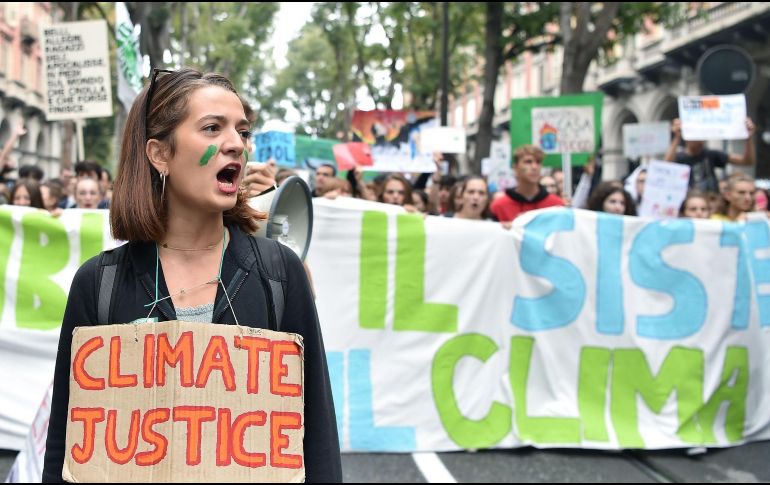 Durante la procesión, se instó a los políticos de todo el mundo a actuar ante la emergencia climática. EFE/A. Di Marco