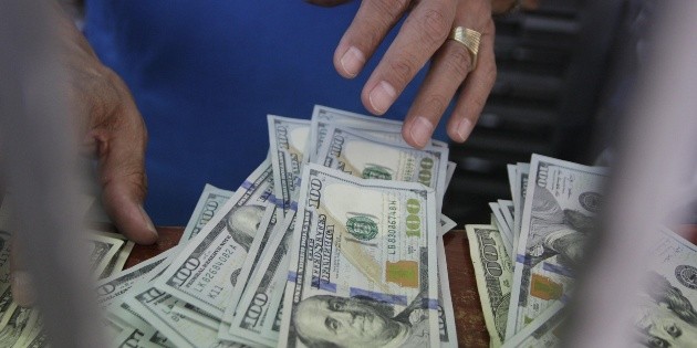 D&oacute;lar sigue al alza; cierra en $20.07 a la venta en bancos
