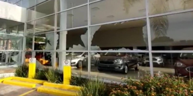 Cierra agencia automotriz de Celaya tras ser atacada a balazos