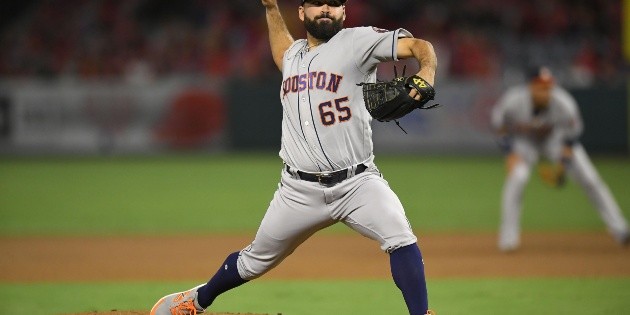Mexicano Urquidy da a Astros la ventaja de campo en las finales