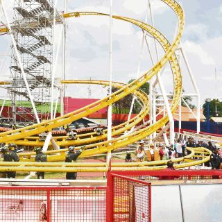 Indagan homicidio culposo por muerte de dos en parque