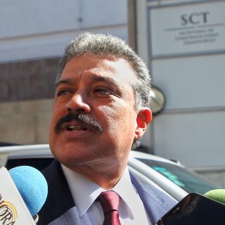Carlos Lomelí se ampara contra inhabilitación de sus empresas