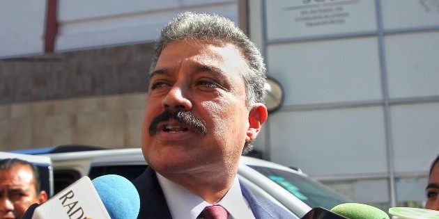 Carlos Lomel&iacute; se ampara contra inhabilitaci&oacute;n de sus empresas