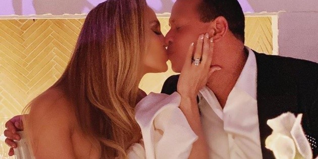 Jennifer Lopez y Alex Rodriguez celebran su compromiso