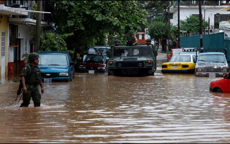 Autoridades han habilitado 14 refugios temporales en los municipios de La Huerta, Tomatlán, Cihuatlán y Puerto Vallarta. EFE / F. Pérez