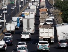 La regulación es necesaria pues es muy riesgoso que circule carga pesada en horarios donde las familias llevan a los niños a las escuelas. EL INFORMADOR / ARCHIVO