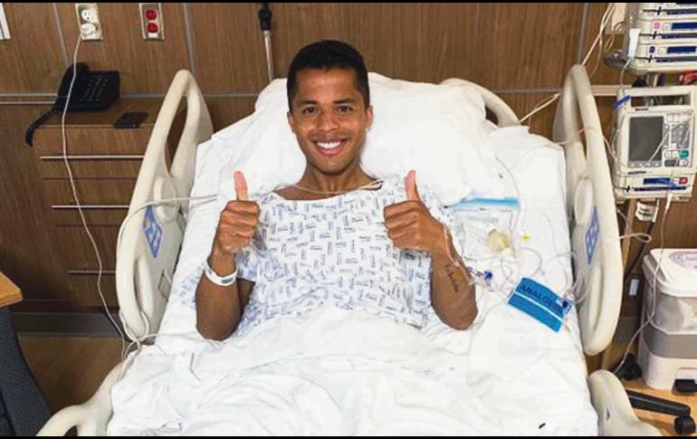 Giovani publicó esta imagen en sus redes sociales, en donde se le observa sonriente en el hospital. @oficialgio