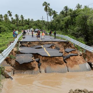 Tormenta tropical "Narda" toca tierra en Sinaloa y avanza hacia Sonora