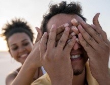 La investigación ha demostrado que tendemos a ver a nuestro compañero de manera más positiva de lo que realmente es. GETTY IMAGES