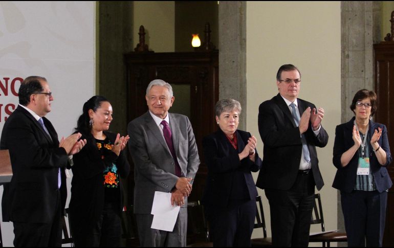 López Obrador estuvo acompañado con integrantes de la Comisión Económica para América Latina y el Caribe previo a la inauguración de la Tercera Reunión de la Conferencia Regional. NTX / G. Granados