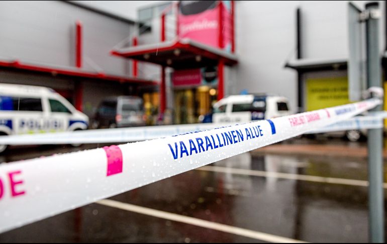 Los agentes se vieron obligados a abrir fuego para evitar más derramamiento de sangre en el centro comercial Herman y lograron herir al sospechoso. EFE/A. Roth