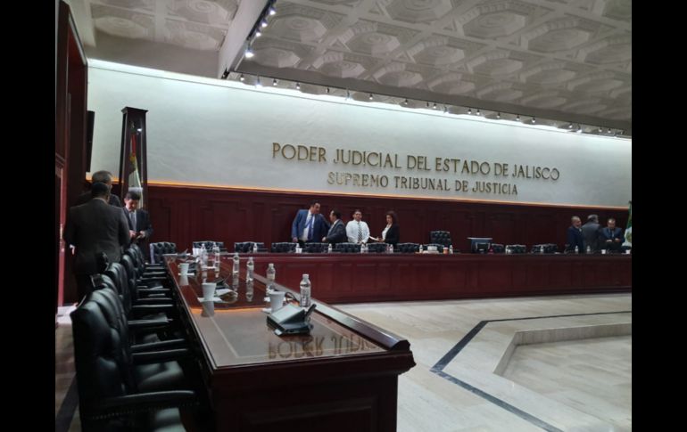 Suro Estévez declaró que no hubo quórum para la votación, por lo que se citó para una nueva sesión extraordinaria para votar la propuesta este miércoles. EL INFORMADOR/ S. Blanco