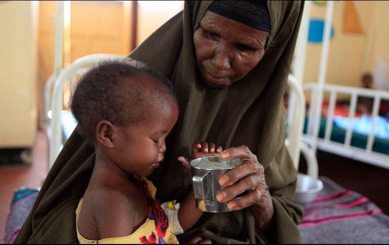 La desnutrición aguda y la falta de agua potable pone en riesgo de sufrir enfermedades sobre todo a los niños. AP/ARCHIVO