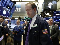 El promedio industrial Dow Jones cedió 343 enteros, o 1.3%, a 26 mil 573 unidades. AP/RCHIVO