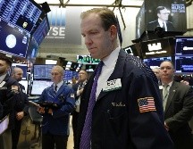 El promedio industrial Dow Jones cedió 343 enteros, o 1.3%, a 26 mil 573 unidades. AP/RCHIVO
