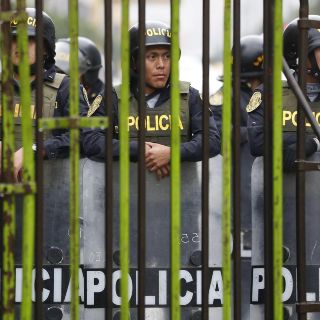 Martín Vizcarra se afianza al poder con disolución del Congreso