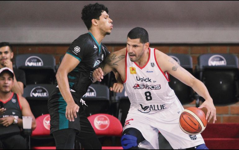 Ángel Vasallo (#8), de Jalisco, aportó 15 puntos para la victoria de los Astros en el juego de ayer. IMAGO7