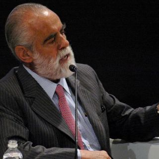 Correcto, que Fernández de Cevallos acepte su deuda de predial: Obrador