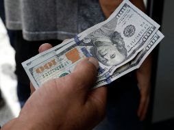 Se espera que el tipo de cambio cotice entre 19.75 y 19.90 pesos por dólar. AP / ARCHIVO