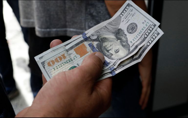 Se espera que el tipo de cambio cotice entre 19.75 y 19.90 pesos por dólar. AP / ARCHIVO