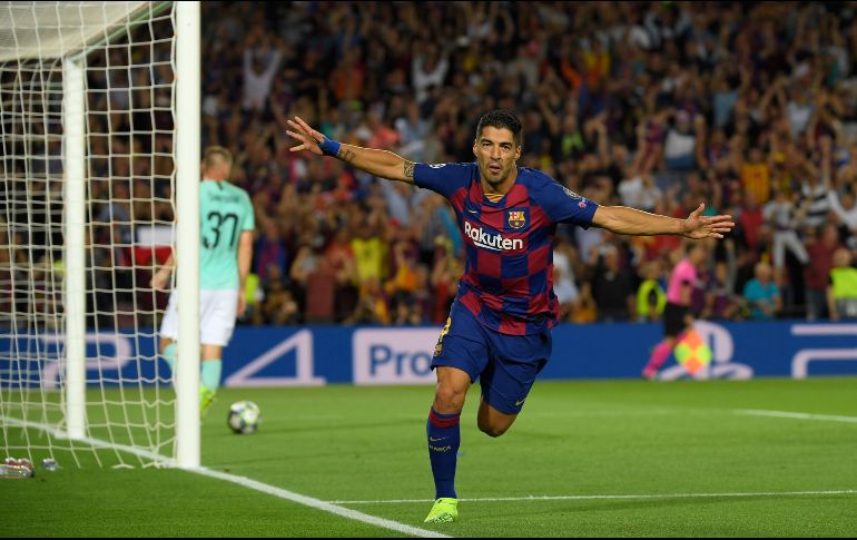 Suárez se convirtió en la figura del encuentro al anotar dos goles. AFP / L. Gene