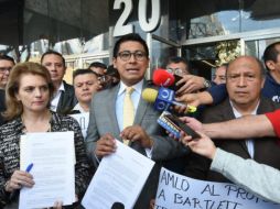 Antonio Vázquez y Paola Miyoga, integrantes de Futuro 21, acudieron a la Fiscalía. TWITTER / @Futuro21OP