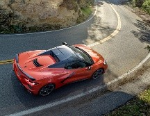 Chevrolet presenta el primer Corvette Convertible con motor central en su historia