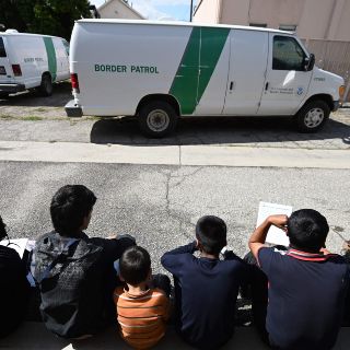 EU planea expandir recolección de ADN de migrantes