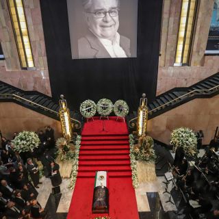 Miguel León-Portilla es despedido en el Palacio de Bellas Artes