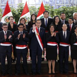 El presidente de Perú juramenta al nuevo gabinete ministerial