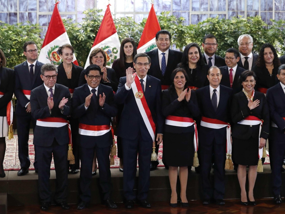  El presidente de Perú juramenta al nuevo gabinete ministerial
