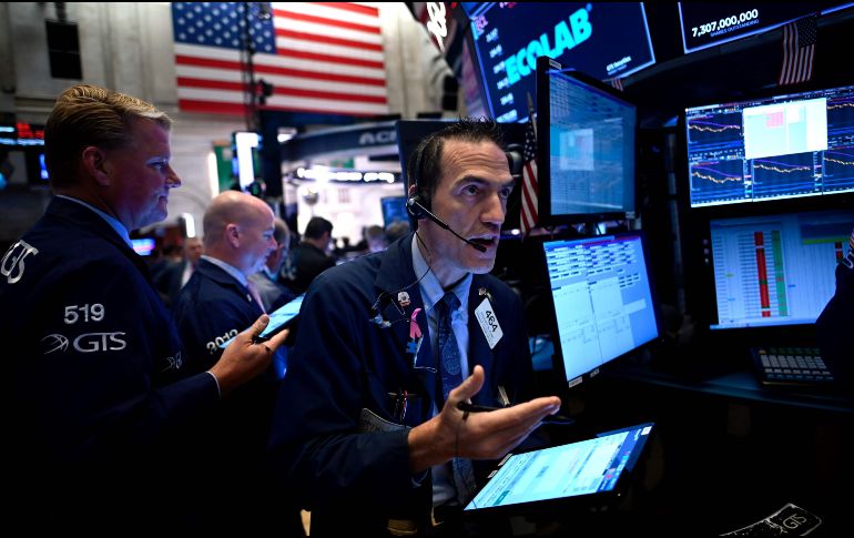 Los principales índice bursátiles se recuperaron mientras un número creciente de inversores esperan una reducción de las tasas de interés de la Fed. AFP/J. Eisele