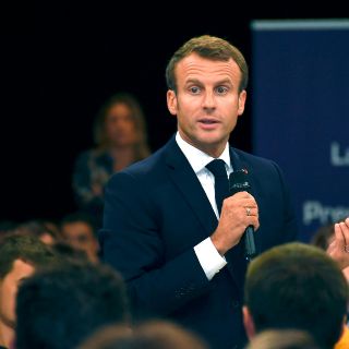 Macron rinde homenaje a cuatro policías asesinados en París