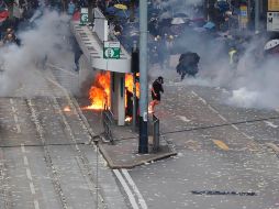 No se prohibían las máscaras en manifestaciones desde la época colonial. AP